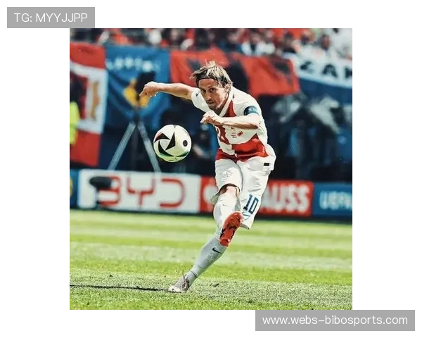 终场哨响，克罗地亚老将莫德里奇跪地掩面，皇马2-0莱万特取关键胜利